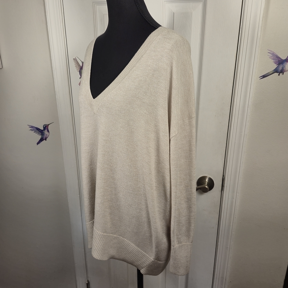 LOFT Cream V-Neck Oversized Tunic Sweater Size Medium Minimalist Coquette - Picture 3 of 7